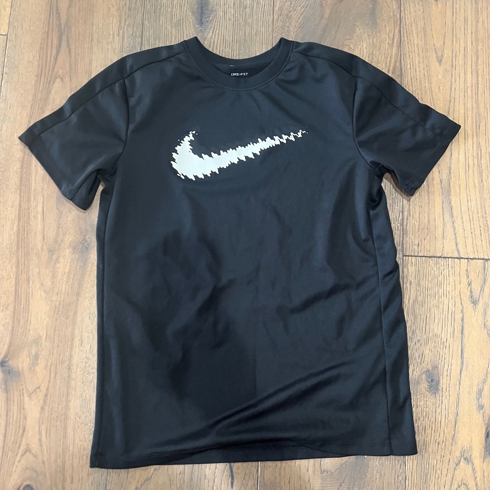 Youth Nike Dry-Fit Shirt, Like New, YL